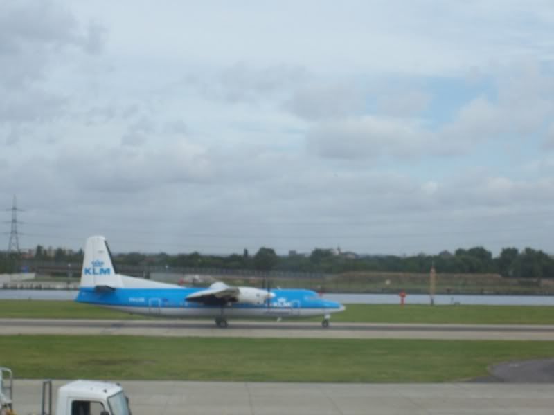 http://i2.photobucket.com/albums/y11/VC10/London%20City/klm_f50.jpg