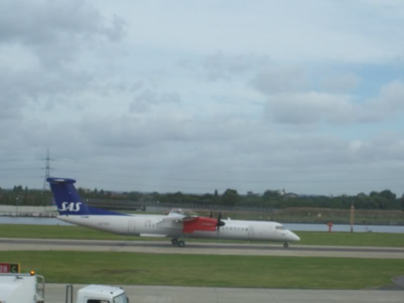 http://i2.photobucket.com/albums/y11/VC10/London%20City/sas_q400.jpg