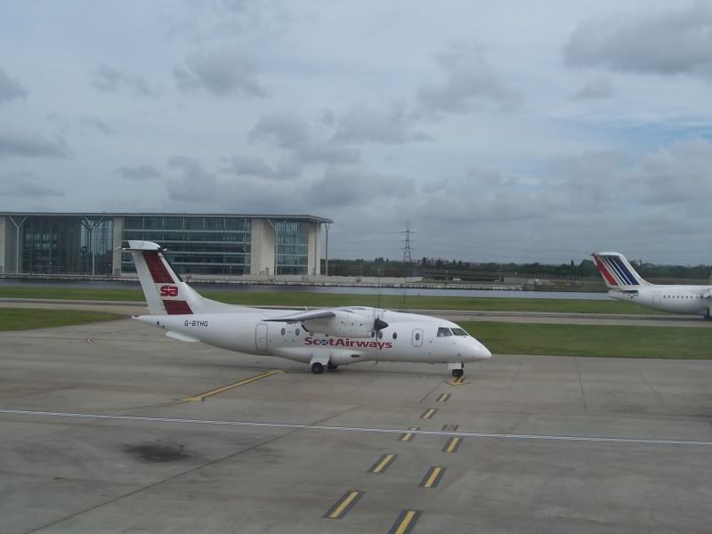 http://i2.photobucket.com/albums/y11/VC10/London%20City/scot_airways_nearer.jpg