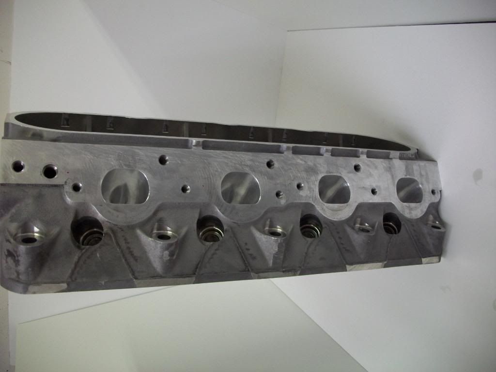 http://i2.photobucket.com/albums/y11/studderin/CTSV_243s_stock%20valves/100_0196.jpg