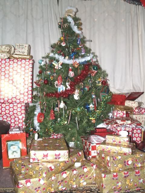 Christmas tree &amp; gifts 25 Dec 2008