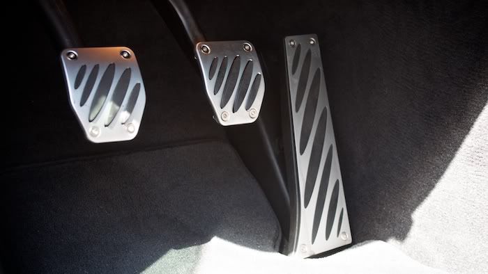 BMW-135i-GTS-8-Pedals.jpg