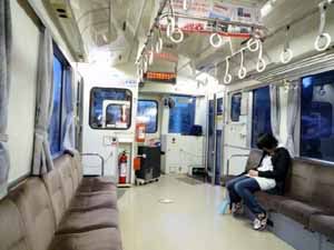 各駅列車の車内