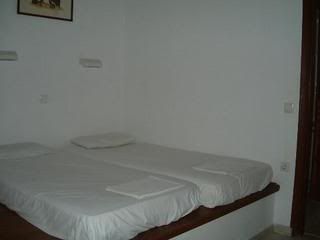 http://i2.photobucket.com/albums/y13/hvente/studio-5-bedroom-with.jpg