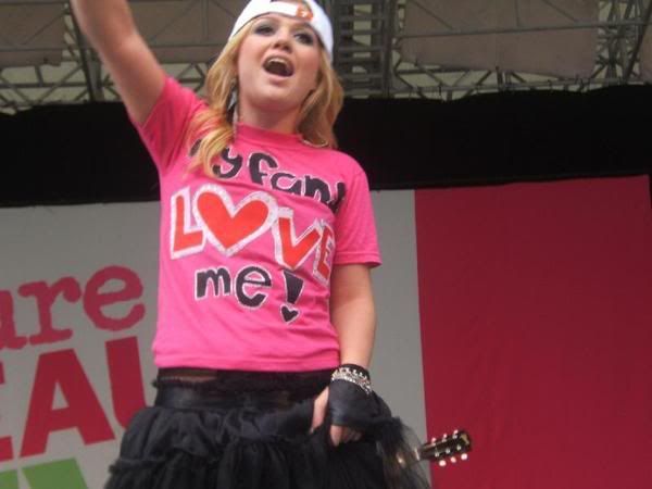 133790218_l.jpg kelly clarkson image by marispihle