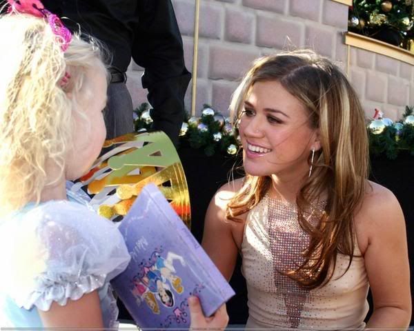 40372902_l.jpg kelly clarkson image by marispihle