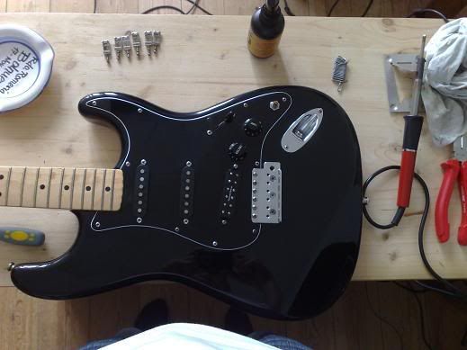 Gitarre, ger&uuml;hrt