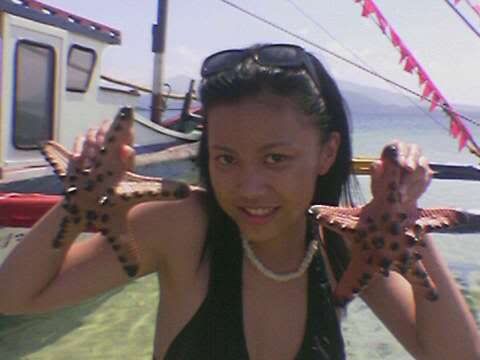 tinay holding two patricks @ starfish island, the texture's really unique!:P
