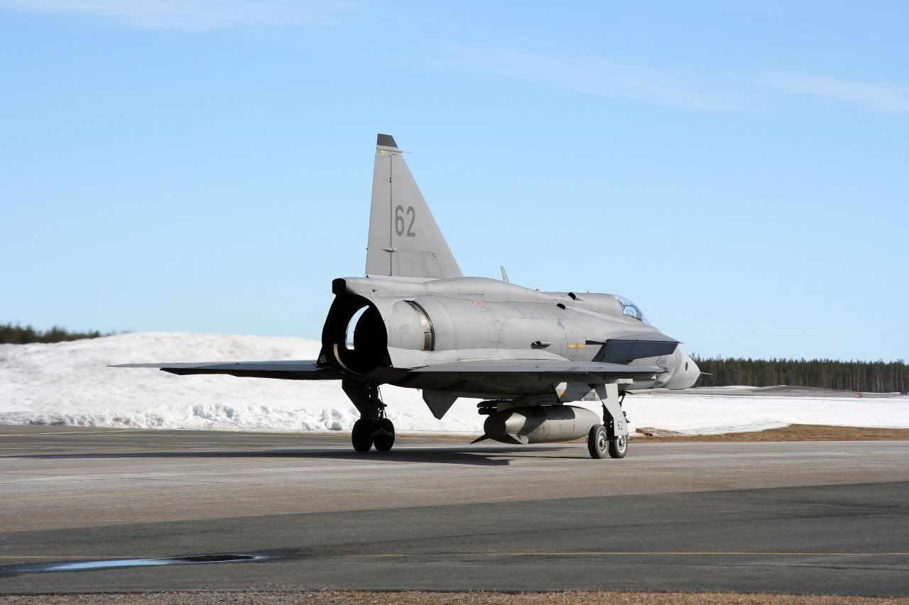 IMAGE: http://i2.photobucket.com/albums/y15/Dewspics/Lulea%20-%20Kallax/IMG_0116.jpg