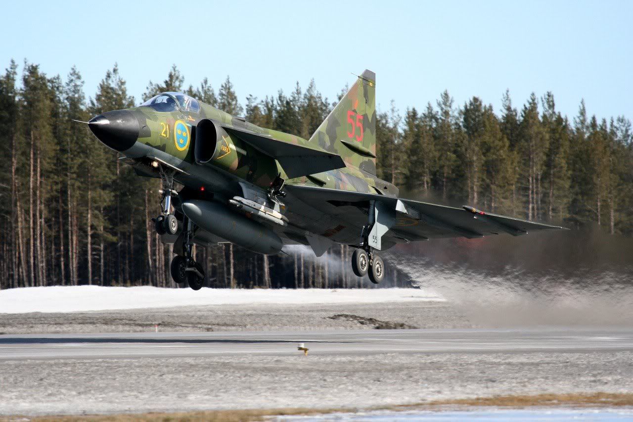 IMAGE: http://i2.photobucket.com/albums/y15/Dewspics/Lulea%20-%20Kallax/IMG_0131.jpg