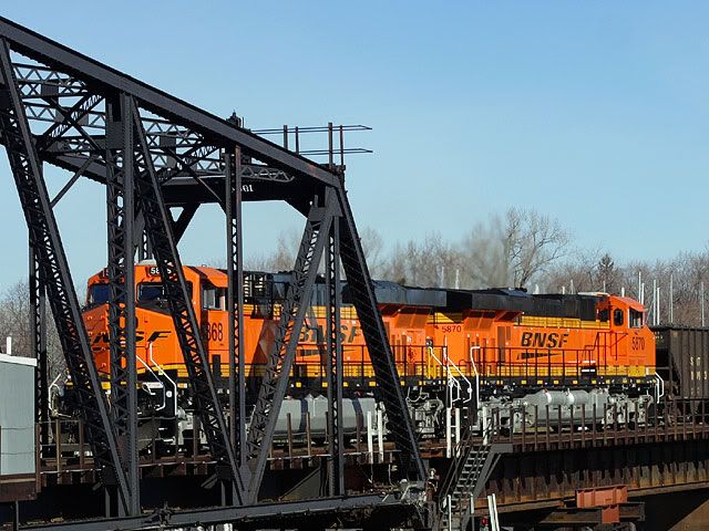 IMAGE: http://i2.photobucket.com/albums/y17/jimthias/Trains/BNSF4small.jpg