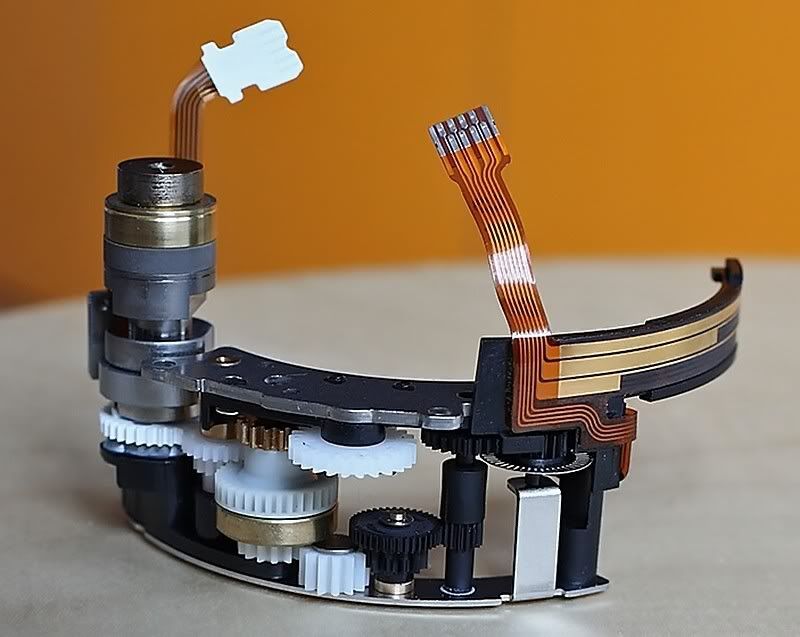 IMAGE: http://i2.photobucket.com/albums/y17/msowsun/photo%20stuff/EF50mmclutchsystem4.jpg