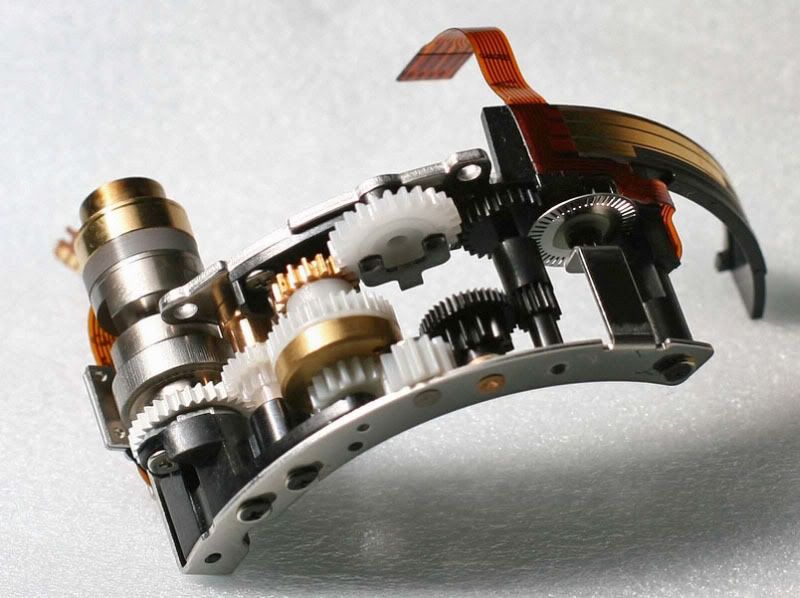 IMAGE: http://i2.photobucket.com/albums/y17/msowsun/photo%20stuff/EF50mmclutchsystem_800.jpg