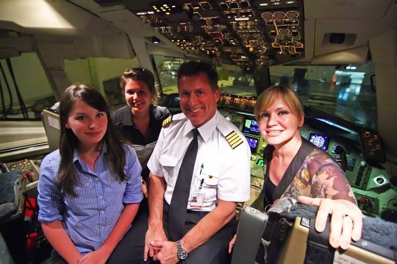 IMAGE: http://i2.photobucket.com/albums/y17/msowsun/photo%20stuff/IMG_0128_800.jpg