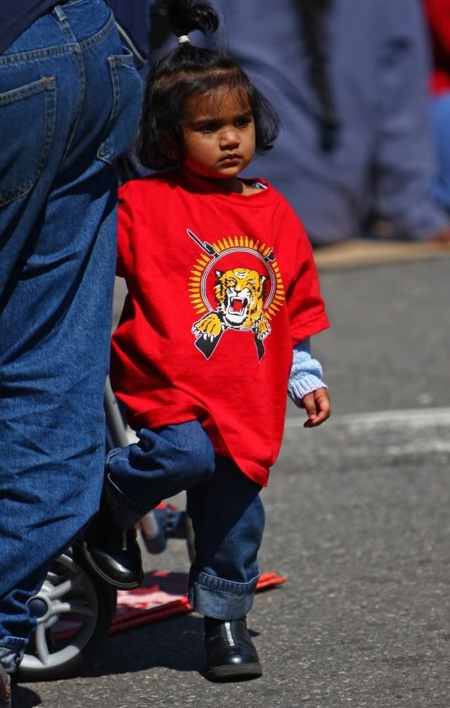 IMAGE: http://i2.photobucket.com/albums/y17/msowsun/photo%20stuff/Newer/Candids/IMG_1783.jpg