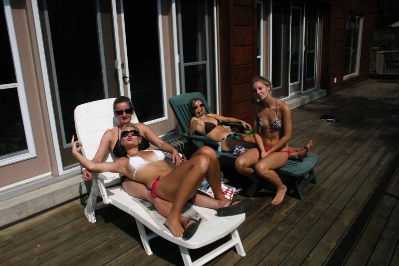 IMAGE: http://i2.photobucket.com/albums/y17/msowsun/photo%20stuff/Photo1/IMG_3258_filtered.jpg