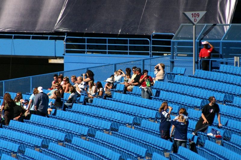 IMAGE: http://i2.photobucket.com/albums/y17/msowsun/photo%20stuff/Photo1/IMG_4946.jpg