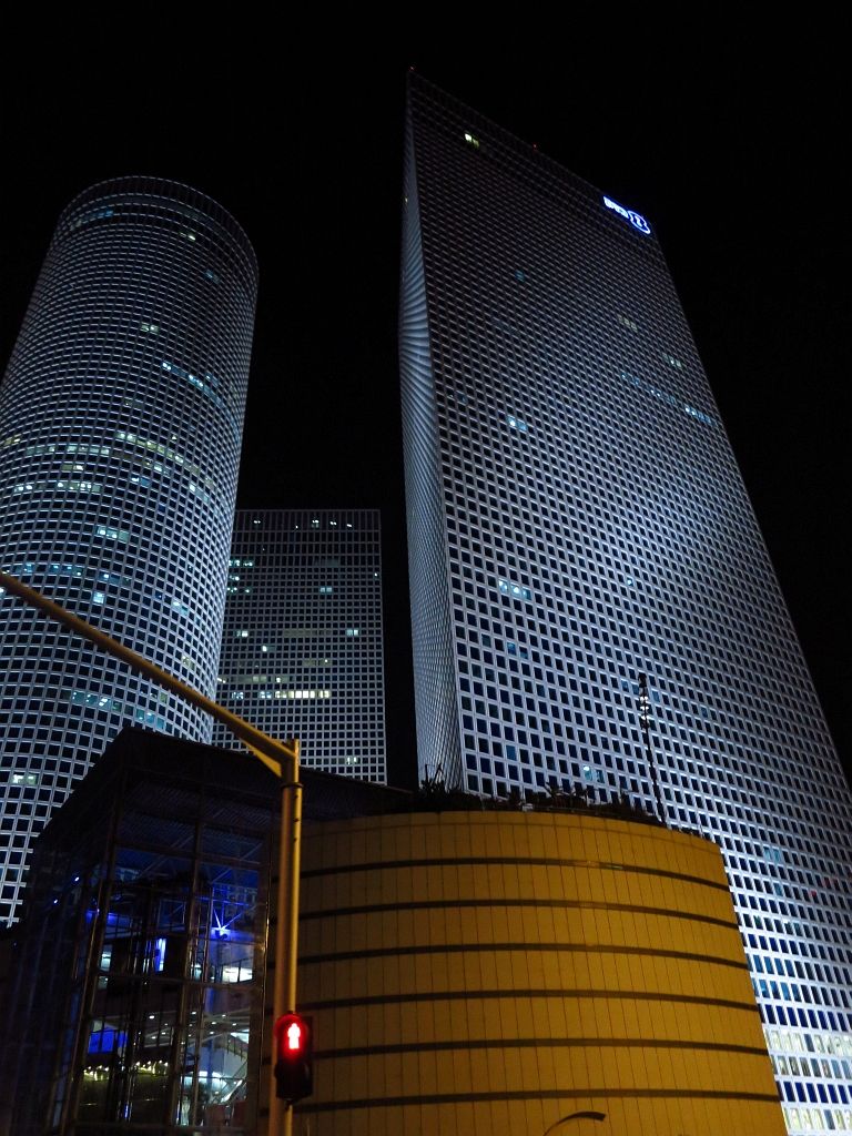 IMAGE: http://i2.photobucket.com/albums/y17/msowsun/photo%20stuff/Photo9/IMG_0530_1024.jpg