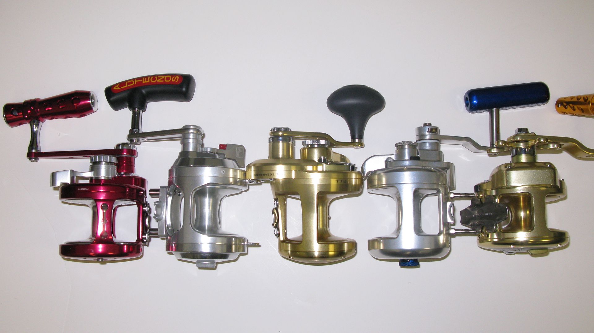 Size comparison of popular tuna jigging reels