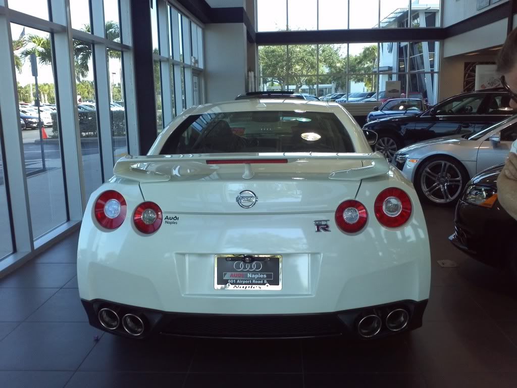 http://i2.photobucket.com/albums/y20/1flossedm3/2010%20Nissan%20GT-R/IMG_20120505_093639.jpg