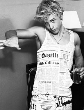 heroes pretty girls on the floor