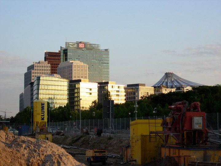 http://i2.photobucket.com/albums/y21/binford/berlin/Potsdamer_Platz_Skyline.jpg