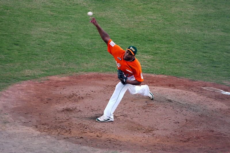 http://i2.photobucket.com/albums/y22/dennis11/baseball/baseball/P1100162-s.jpg
