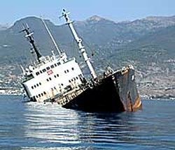 El buque 'Ulla' hundiéndose en Turquia 