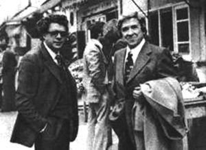 Santiago Carrillo en la clandestinidad, con peluca, recién llegado a España en 1976, junto a su amigo Teodulfo Lagunero