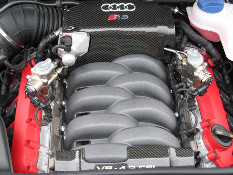 486162006AudiRS4-Engine.jpg