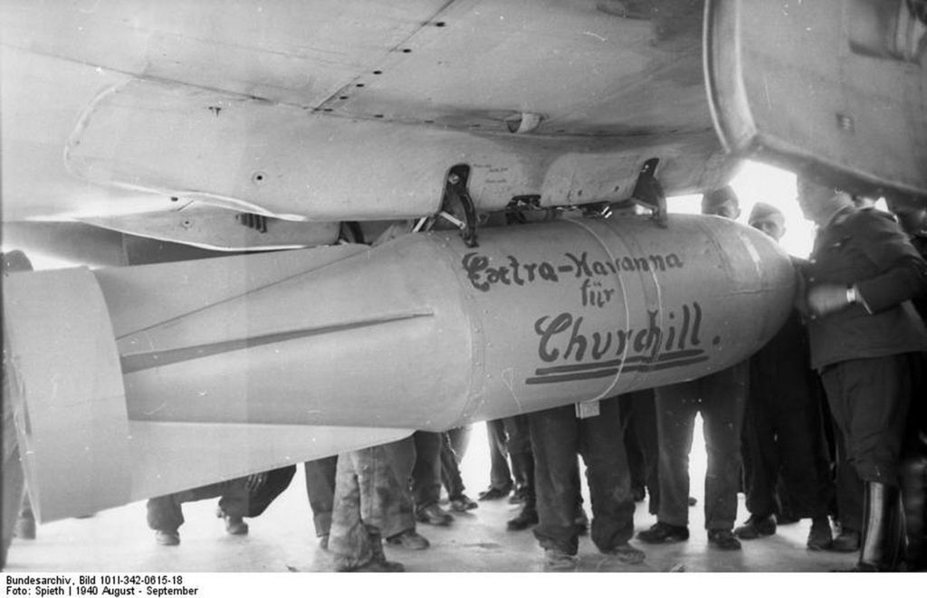 Bundesarchiv_Bild_101I-342-0615-18_Im_Westen_Flugzeugbombe_1.jpg