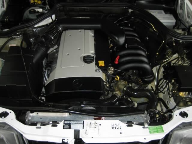 MercedesE320cabrioletwhiteengine1-L.jpg