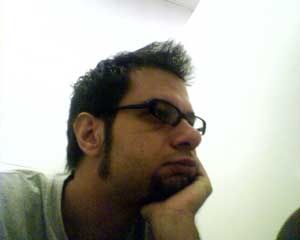 Aqui estou a fingir que estou a dormir. Ou aborrecido. É um dos dois.