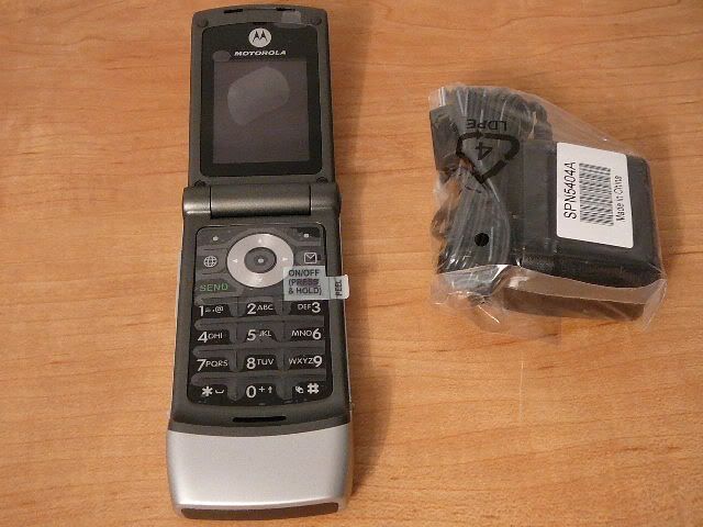 This is a photo of the Tracfone Motorola W376g.