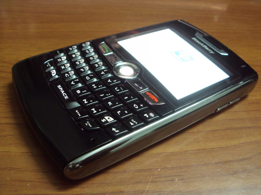 HOT - Lột Áo Em BlackBerry 8800 Hàng Test Phone của RIM