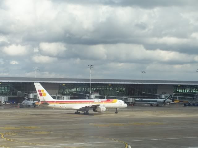 http://i2.photobucket.com/albums/y36/Flambards/BrusselsMarch2006/iberia757bru02.jpg