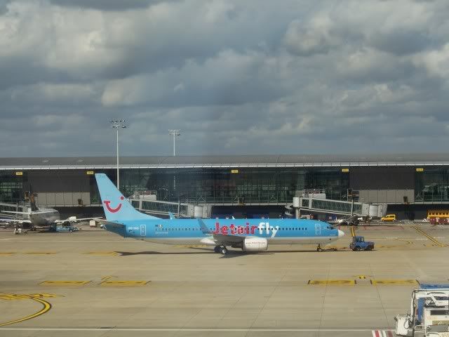 http://i2.photobucket.com/albums/y36/Flambards/BrusselsMarch2006/jetairflybru.jpg