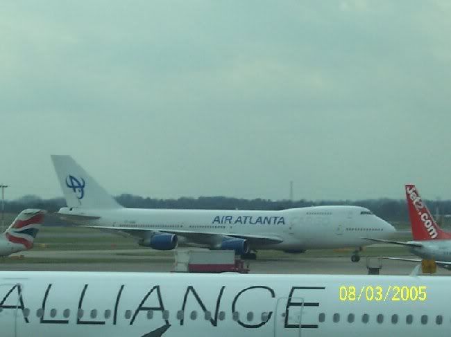 http://i2.photobucket.com/albums/y36/Flambards/airatlantacargo747_080305.jpg