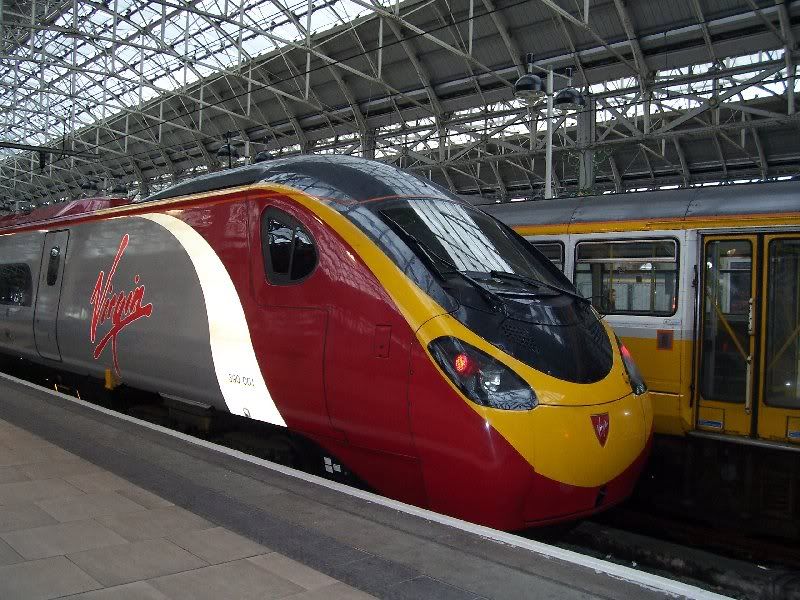 http://i2.photobucket.com/albums/y36/Flambards/pendolino070305.jpg