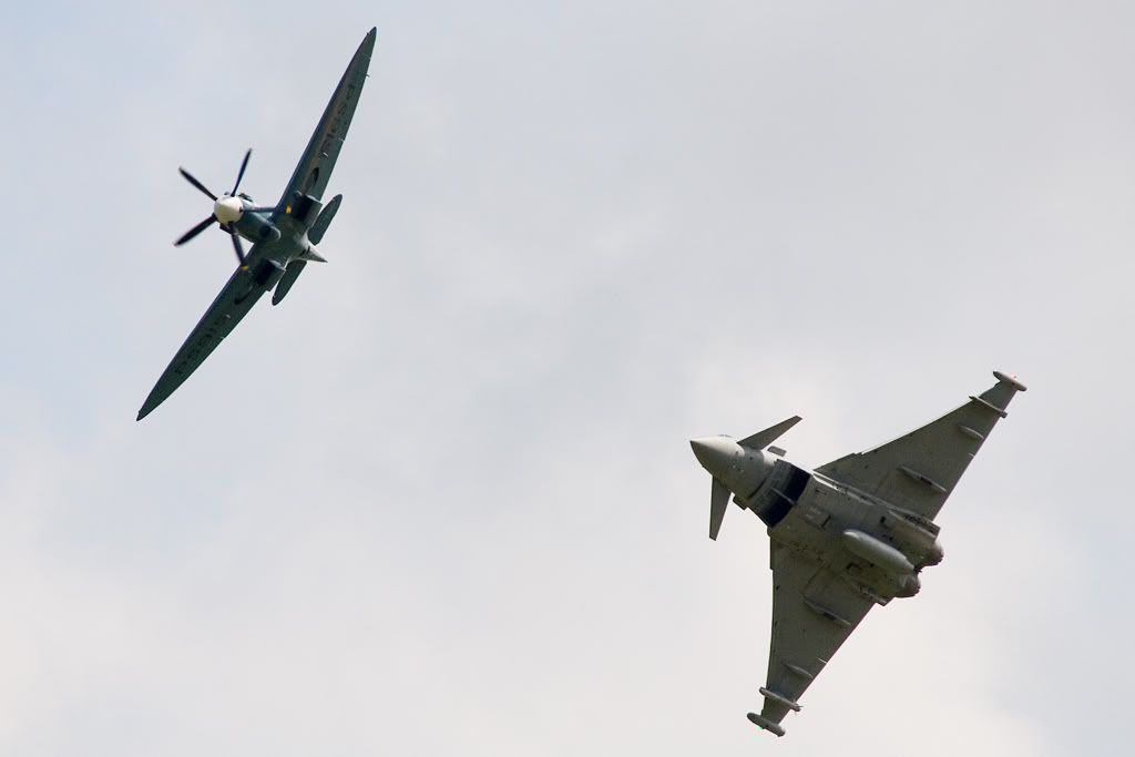 http://i2.photobucket.com/albums/y36/MMSR5/Aero/PS915-Typhoon-EGXW-050708.jpg