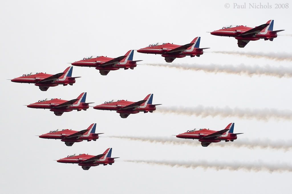 http://i2.photobucket.com/albums/y36/MMSR5/Aero/RedArrows-EGXW-050708.jpg