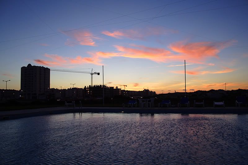 http://i2.photobucket.com/albums/y36/MMSR5/SwimmingPoolSunset.jpg