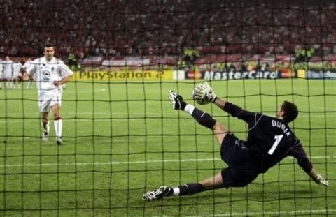 [Imagem: jerzy-dudek-saves-andriy-shevchenko.jpg]