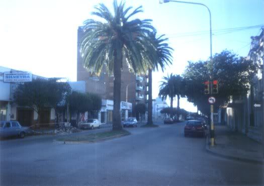 Avenida Rocamora esquina Bolivar vista hacia el norte