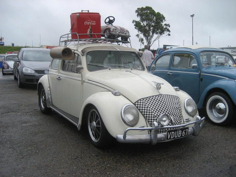 http://i2.photobucket.com/albums/y38/squizy/VWBug-InEaster2008003.jpg