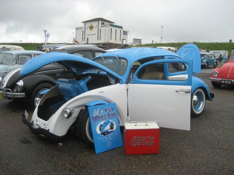 http://i2.photobucket.com/albums/y38/squizy/VWBug-InEaster2008005.jpg