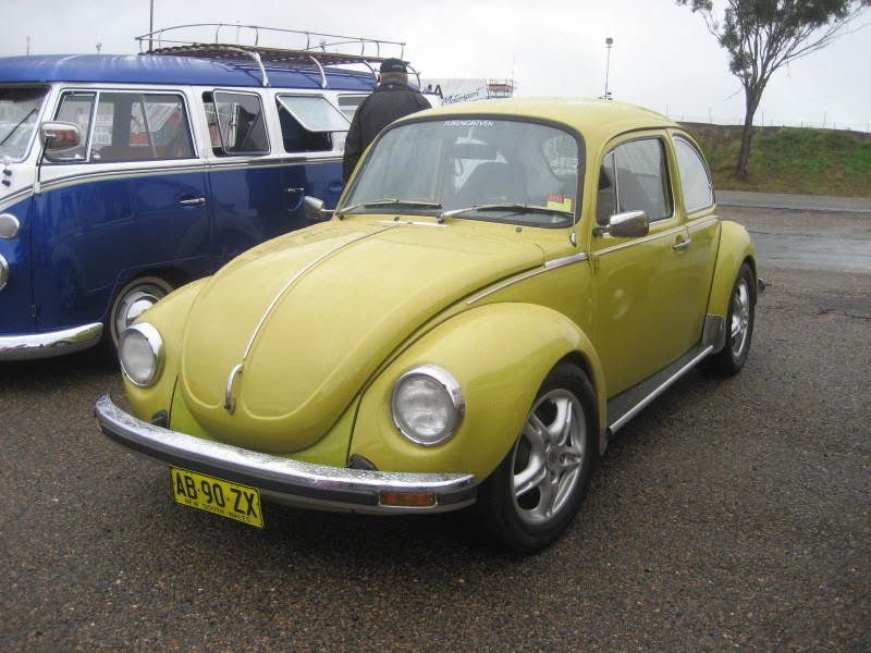 http://i2.photobucket.com/albums/y38/squizy/VWBug-InEaster2008011.jpg