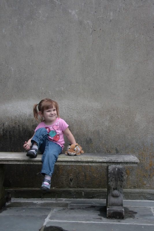 IMAGE: http://i2.photobucket.com/albums/y39/pudgy_groundhog/fdr_bench_smile_SOOC_post.jpg