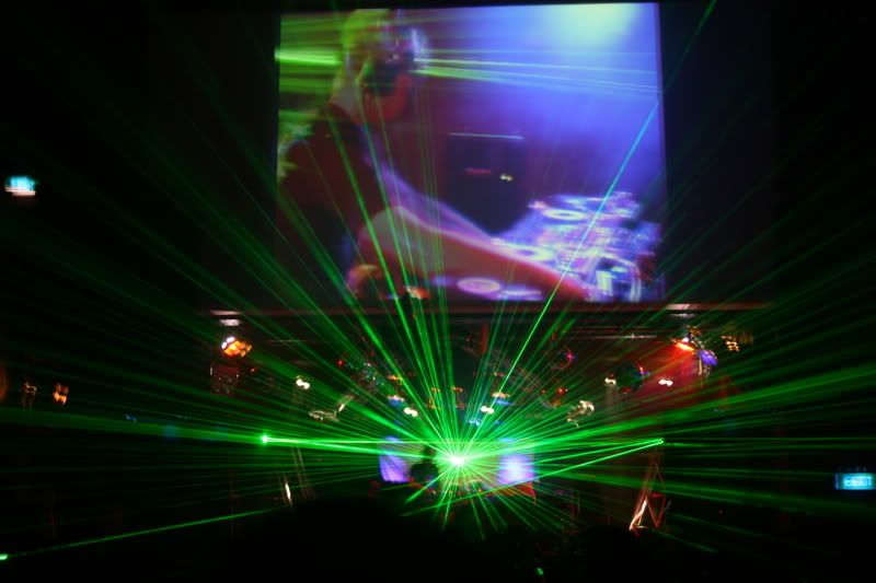 IMAGE: http://i2.photobucket.com/albums/y42/Runera21/160.jpg?t=1185953423