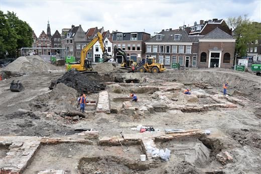 http://i2.photobucket.com/albums/y42/dommeltje/dommeltje002/Garenmarkt%20opgraving%201.jpg